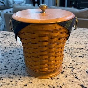 Collectors Club Beverage Basket with Liner, Lid & Protector